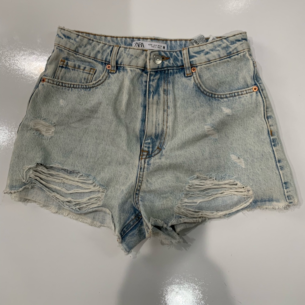 Zara  distressed high waisted Light Blue Denim shorts size 30 woman’s